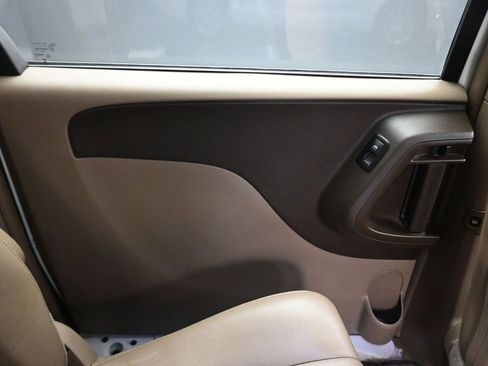 Used 2014 Chrysler Town & Country Touring image 39