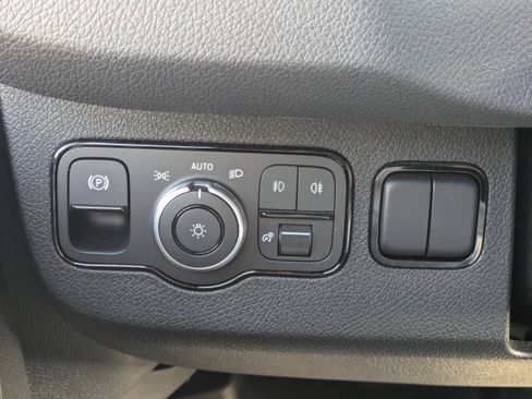 Used 2025 Mercedes-Benz Sprinter 2500 image 24