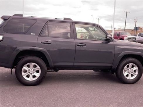 Used 2024 Toyota 4Runner SR5 Premium image 2