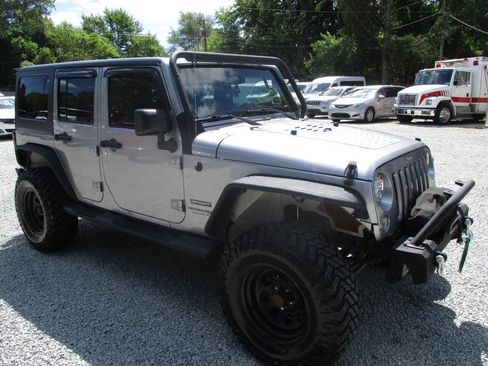 Used 2018 Jeep Wrangler Unlimited Sport S AWD/4WD image 7