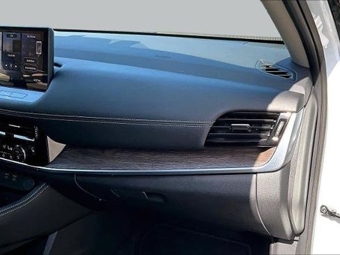 Certified 2025 Nissan Rogue Platinum w/ Platinum Premium Package AWD/4WD image 19