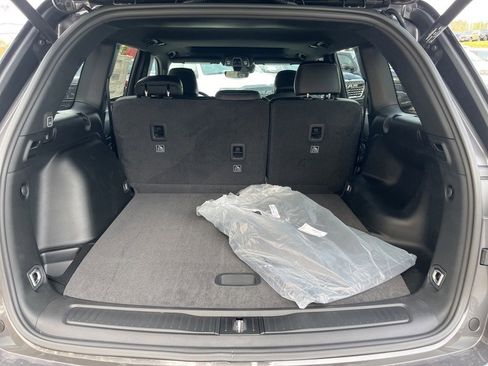 New 2025 Jeep Grand Cherokee Altitude image 14