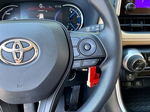 Used 2025 Toyota RAV4 LE image 11