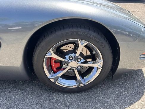 Used 2004 Chevrolet Corvette Convertible w/ Preferred Equipment Group RWD image 11