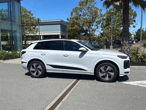 Used 2025 Audi Q6 e-tron Premium Plus AWD/4WD image 5