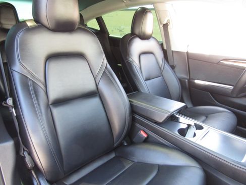 Used 2022 Tesla Model 3 Long Range AWD/4WD image 10