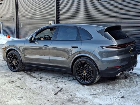 Used 2024 Porsche Cayenne image 3