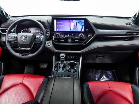 Used 2023 Toyota Highlander XSE FWD image 5