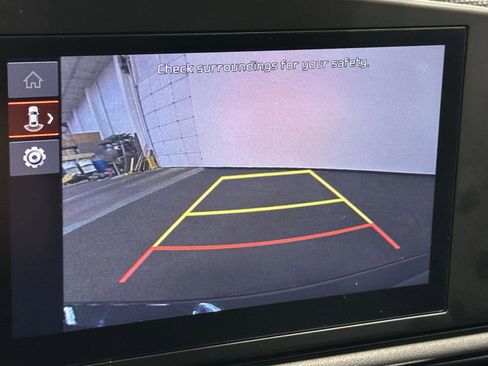 Used 2024 Kia Niro LX FWD image 22