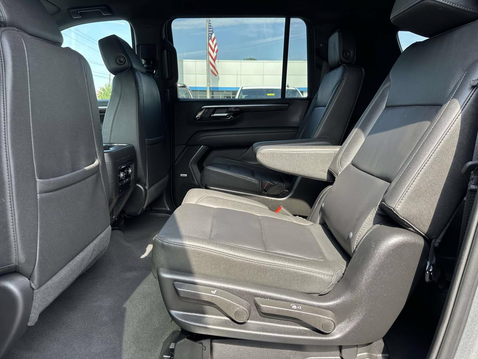 Certified 2026 Chevrolet Suburban LT w/ Comfort Package AWD/4WD image 24