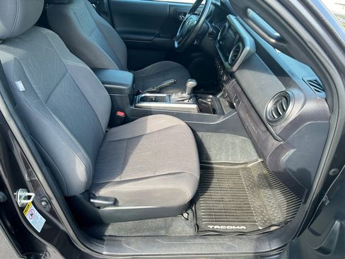 Used 2017 Toyota Tacoma TRD Off-Road image 55