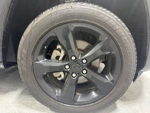Used 2024 Jeep Grand Cherokee Altitude RWD image 4