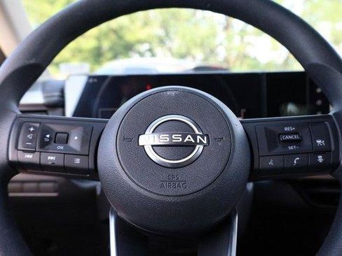 Used 2025 Nissan Kicks SV AWD/4WD image 9