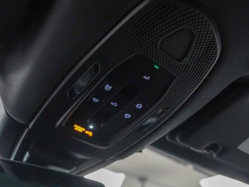 Used 2025 Porsche Cayenne E-Hybrid w/ Premium Package image 28