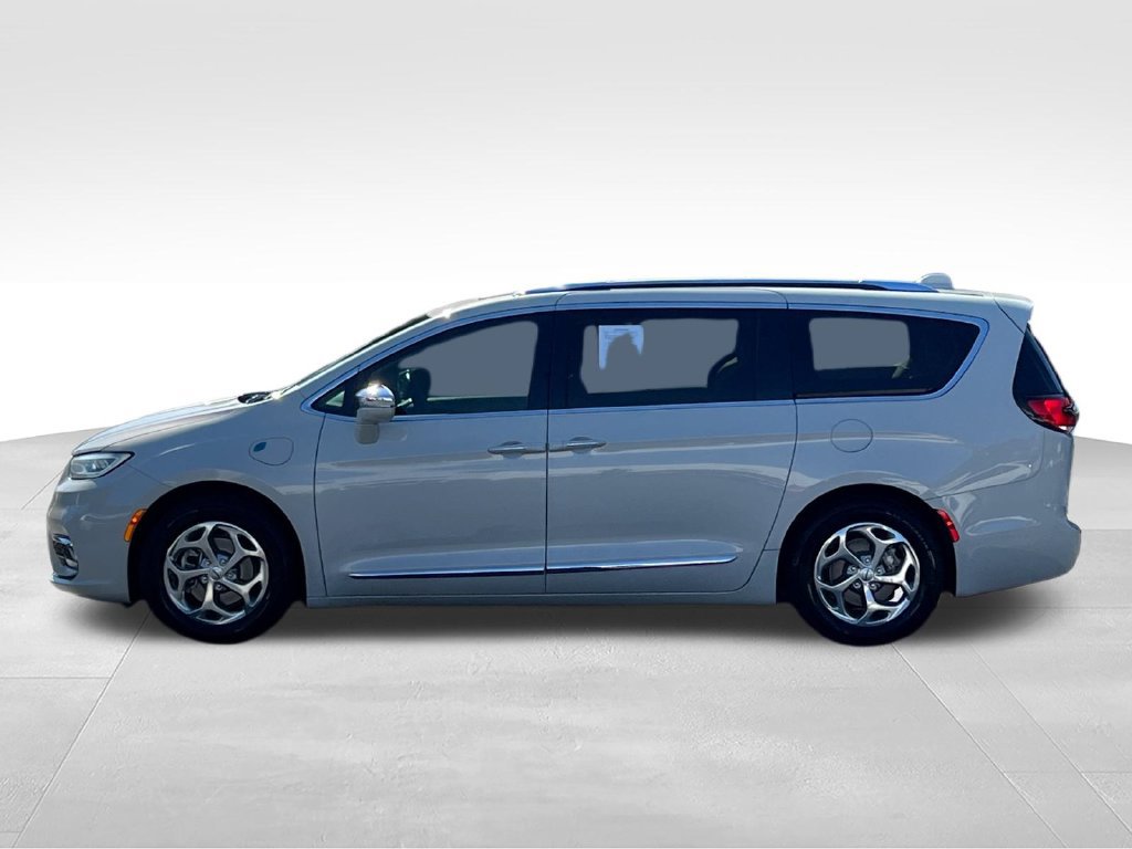 Used 2021 Chrysler Pacifica Limited w/ Uconnect Theater Family Group FWD image 15