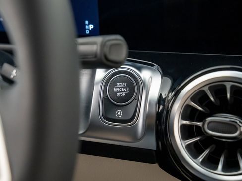 New 2025 Mercedes-Benz GLB 250 GLB 250 image 21