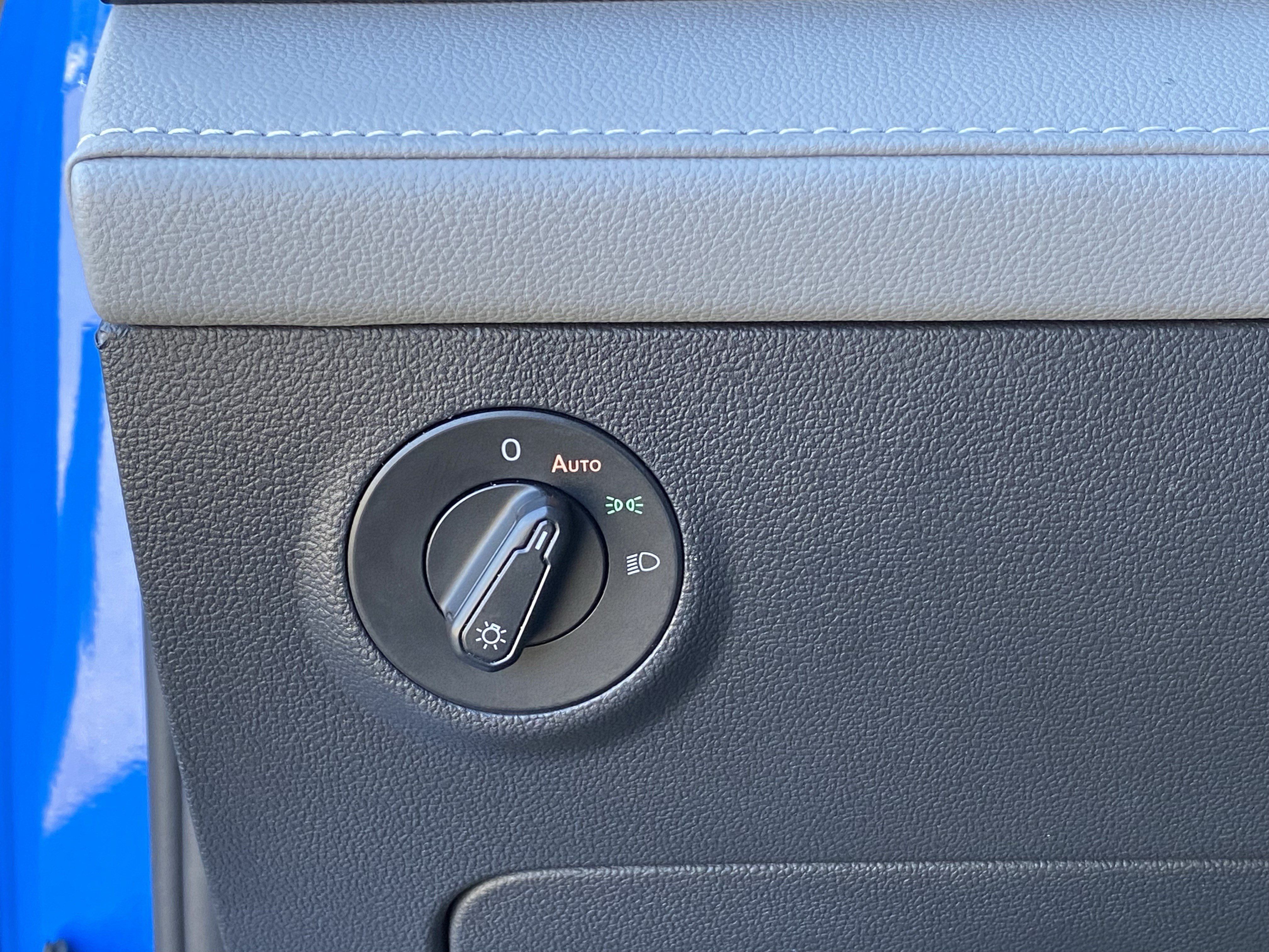 Certified 2023 Volkswagen Taos SE w/ Panoramic Sunroof Package FWD image 30