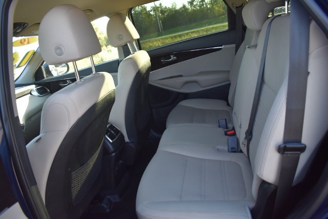 Used 2019 Kia Sorento FWD image 18