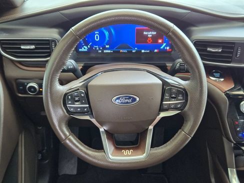 Used 2023 Ford Explorer King Ranch w/ Technology Package RWD image 21