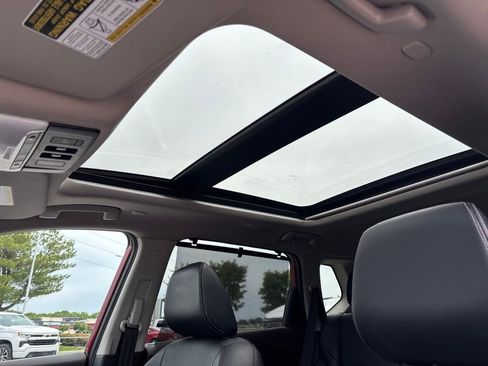 Used 2023 Nissan Rogue SL w/ SL Premium Package FWD image 2