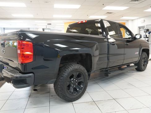 Used 2018 Chevrolet Silverado 1500 LT w/ Midnight Edition image 13
