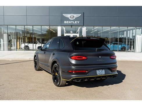 Used 2025 Bentley Bentayga image 3