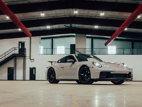 Used 2026 Porsche 911 Carrera T RWD image 17