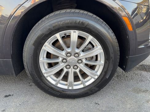 Used 2018 Cadillac XT5 FWD image 14