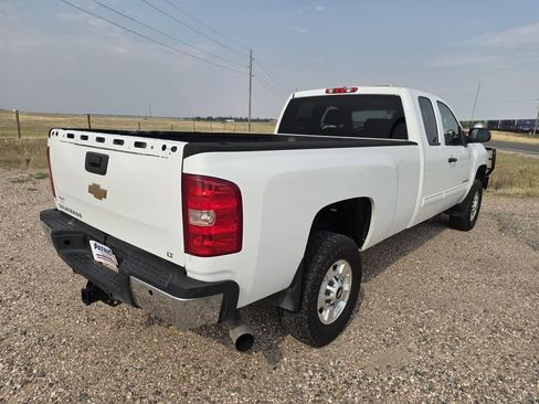 Used 2011 Chevrolet Silverado 2500 LT AWD/4WD image 5