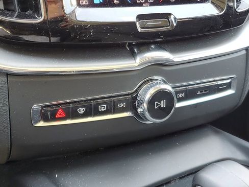 Certified 2023 Volvo XC60 B5 Core w/ Climate Package image 24