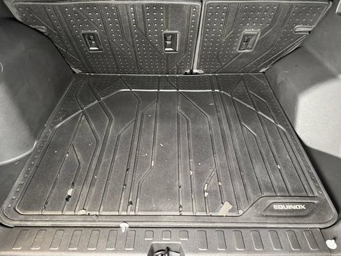 Used 2023 Chevrolet Equinox Premier FWD image 23