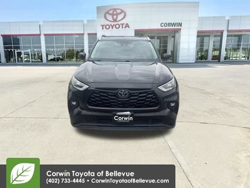 Used 2020 Toyota Highlander XLE AWD/4WD image 40