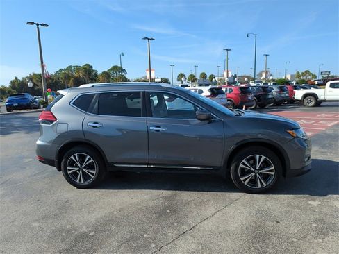 Used 2017 Nissan Rogue SL image 3