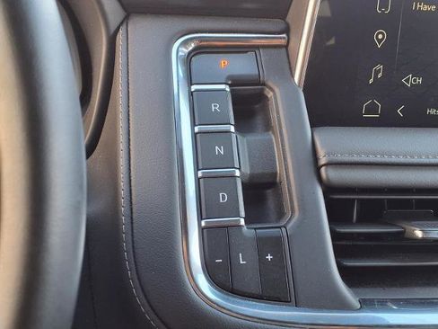 Used 2024 GMC Yukon SLE w/ Gmc Pro Safety Plus Package RWD image 13
