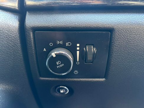 Used 2018 Jeep Grand Cherokee Altitude image 23