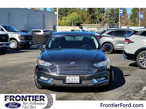Used 2017 Ford Fusion SE w/ Equipment Group 201A image 3