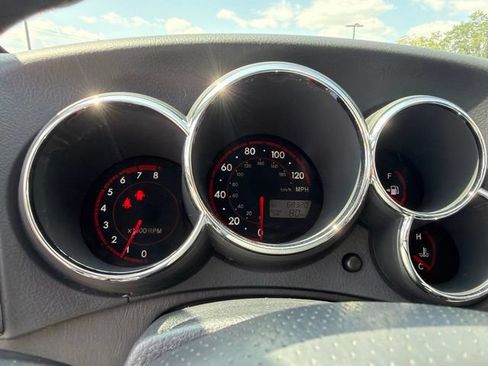 Used 2007 Pontiac Vibe w/ Sun And Sound Package FWD image 10