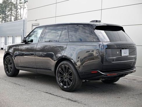 New 2026 Land Rover Range Rover Long Wheelbase SE image 9