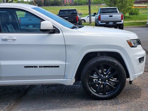 Used 2018 Jeep Grand Cherokee Altitude AWD/4WD image 8