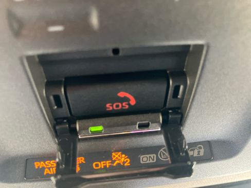 Certified 2024 Toyota Prius XLE AWD/4WD image 21