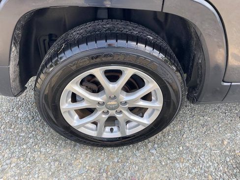 Used 2015 Jeep Cherokee Latitude FWD image 30