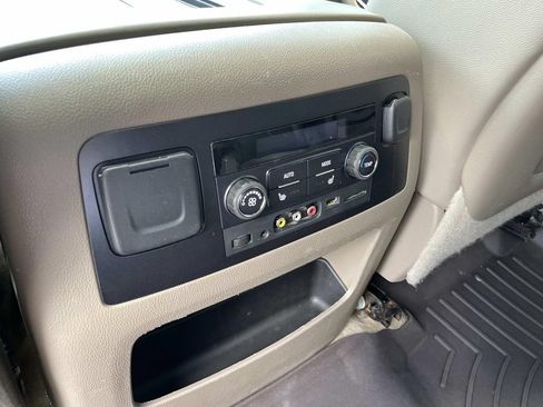 Used 2015 GMC Yukon XL SLT w/ Open Road Package RWD image 17