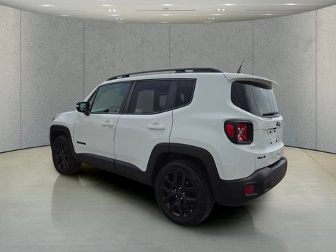 Used 2022 Jeep Renegade Altitude AWD/4WD image 7
