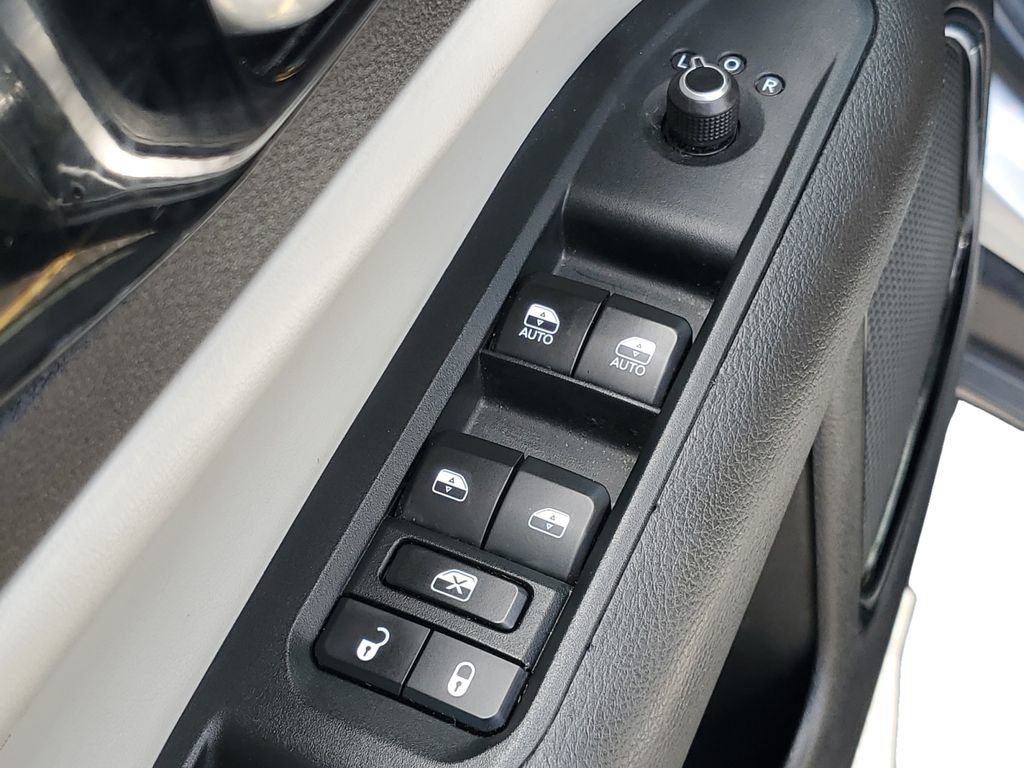 Used 2025 Jeep Compass Limited AWD/4WD image 24