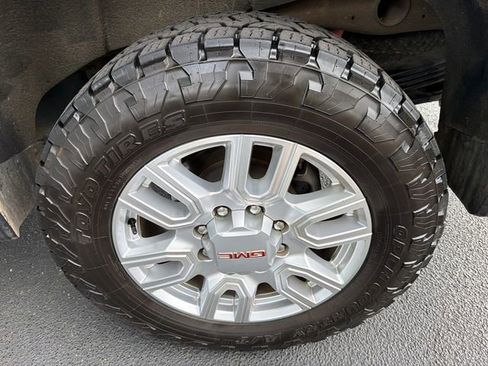 Used 2024 GMC Sierra 2500 SLT w/ SLT Premium Package AWD/4WD image 19