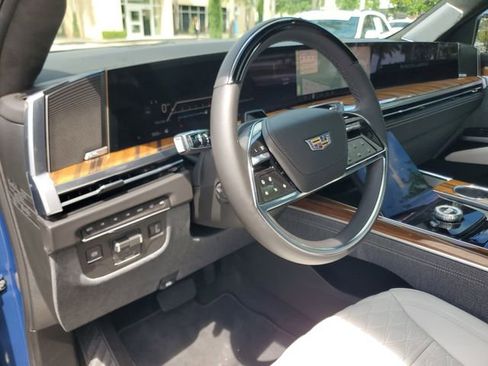 Used 2026 Cadillac Escalade ESV Platinum Sport image 19