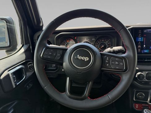 Used 2024 Jeep Wrangler Unlimited Rubicon AWD/4WD image 13