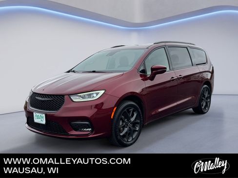 Used 2021 Chrysler Pacifica Touring AWD/4WD image 1