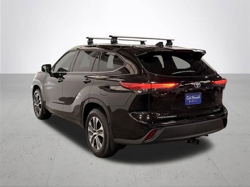 Used 2020 Toyota Highlander XLE image 14