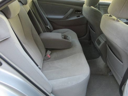 Used 2009 Toyota Camry LE image 18